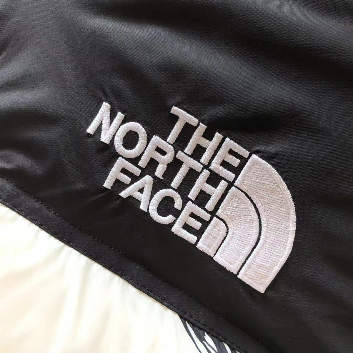 The North Face 700 Zebra Pattern Pantofi sport - prezentare produs