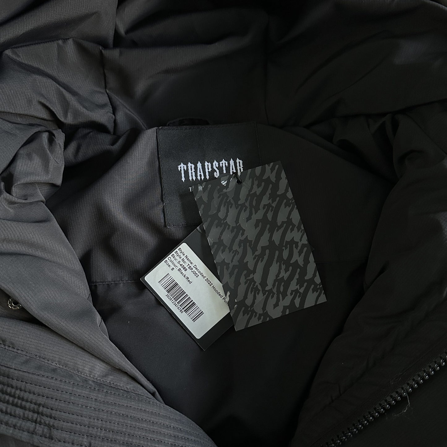 Trapstar Geacă Hooded Negru Roșu New Colecție - prezentare produs