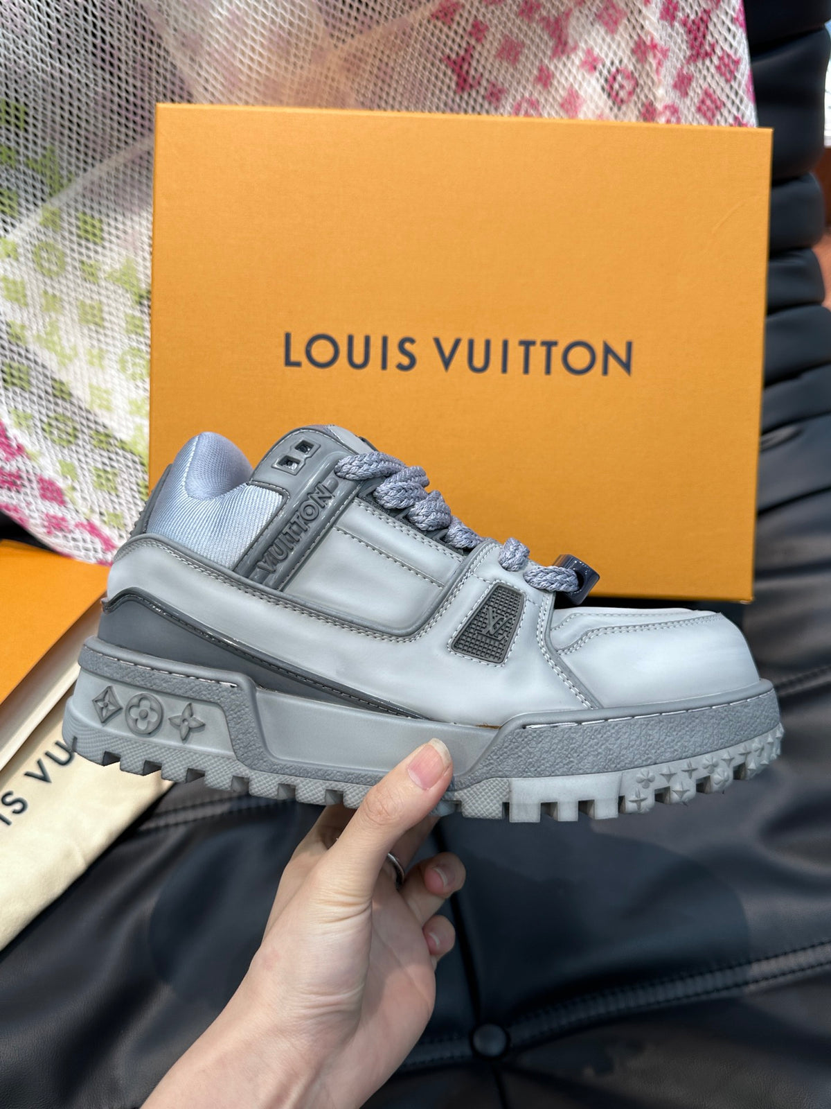 Louis Vuitton LV Trainers Maxi Washed Gri - prezentare produs