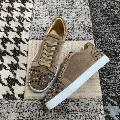 Christian Louboutin Maro Velvet Spikes Low - prezentare produs