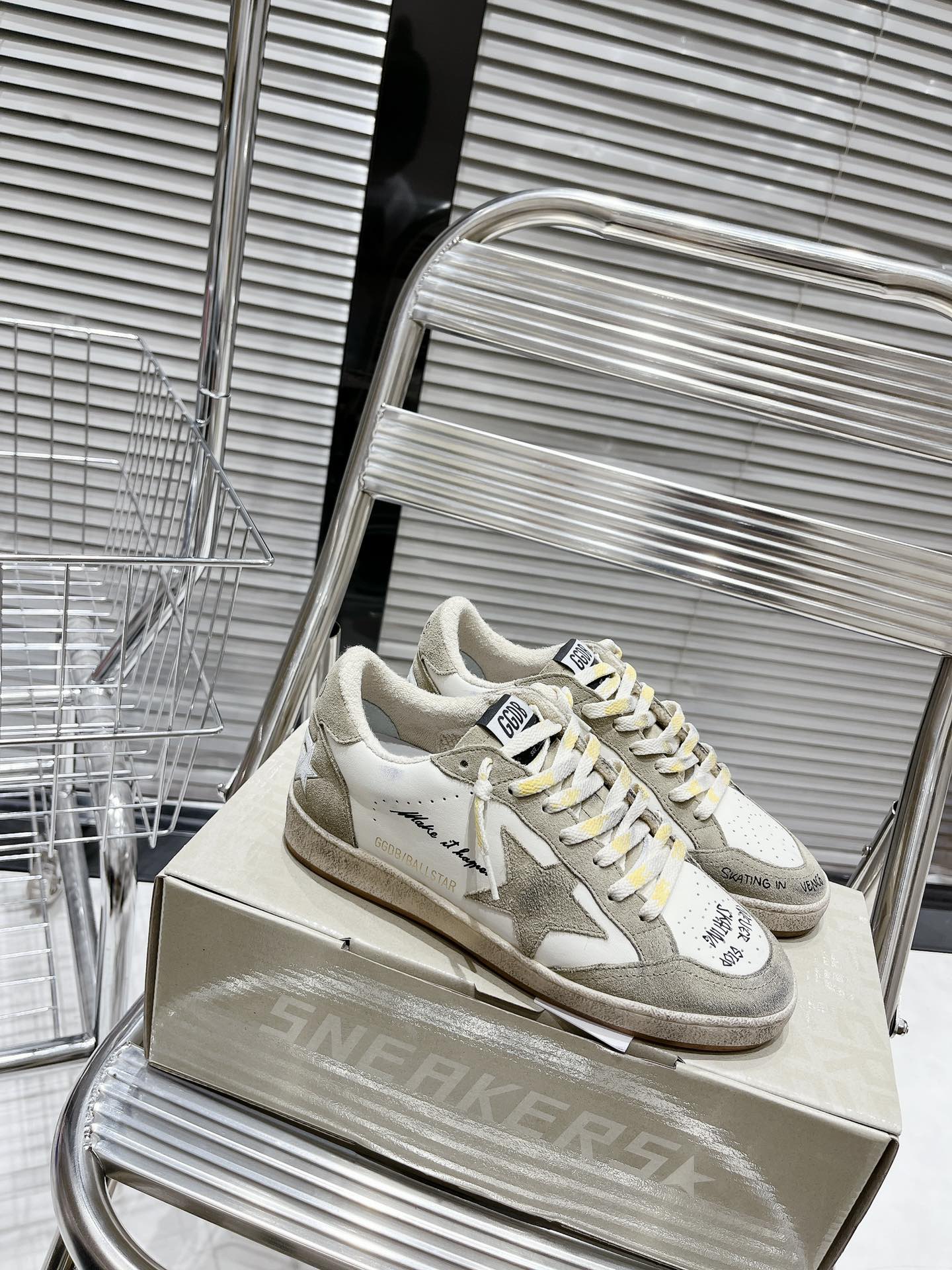 Golden Goose Deluxe G49 Pantofi sport - prezentare produs