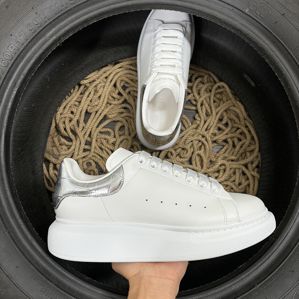 Alexander McQueen Argintiu Piele - prezentare produs