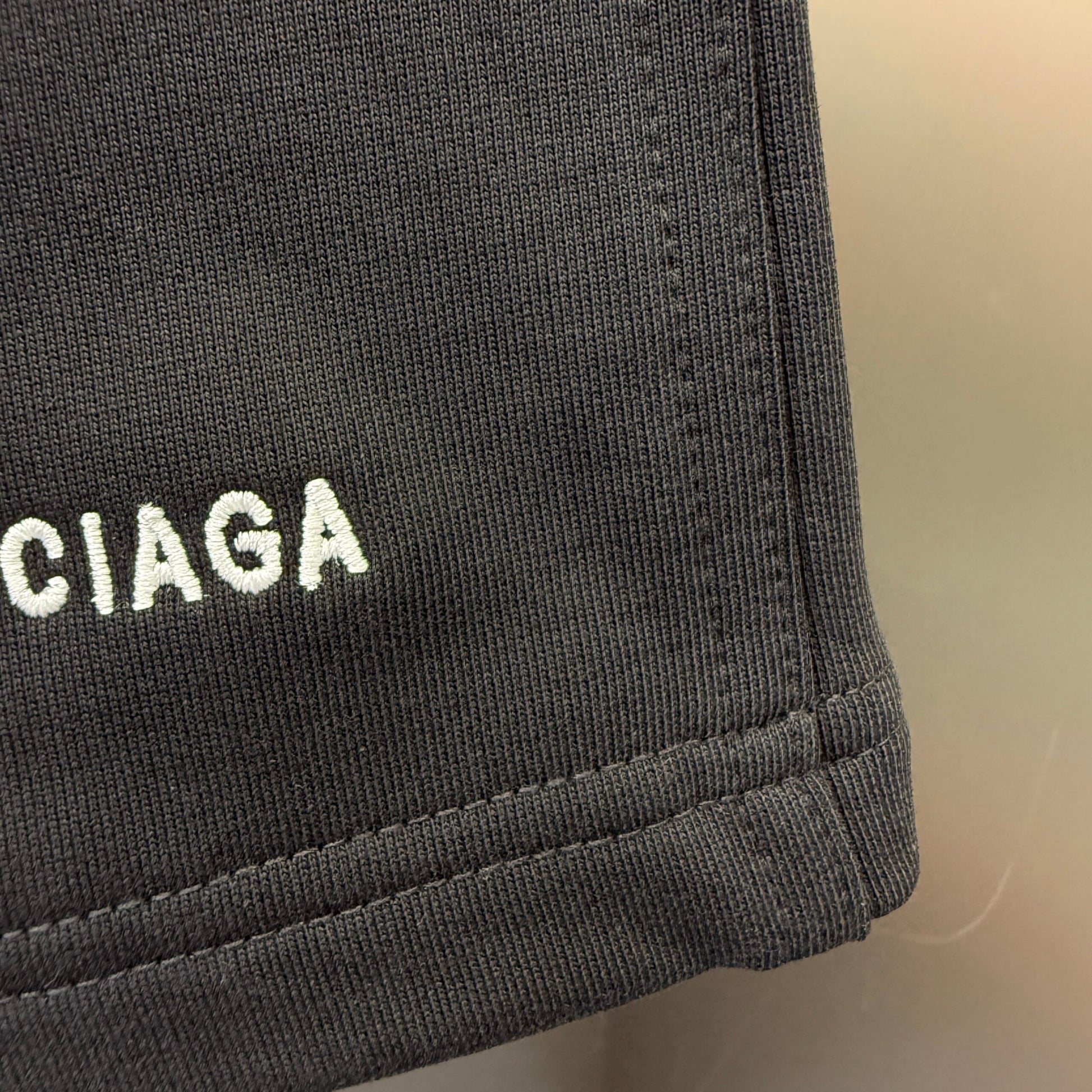 Balenciaga Short Exclusive Clothing - prezentare produs