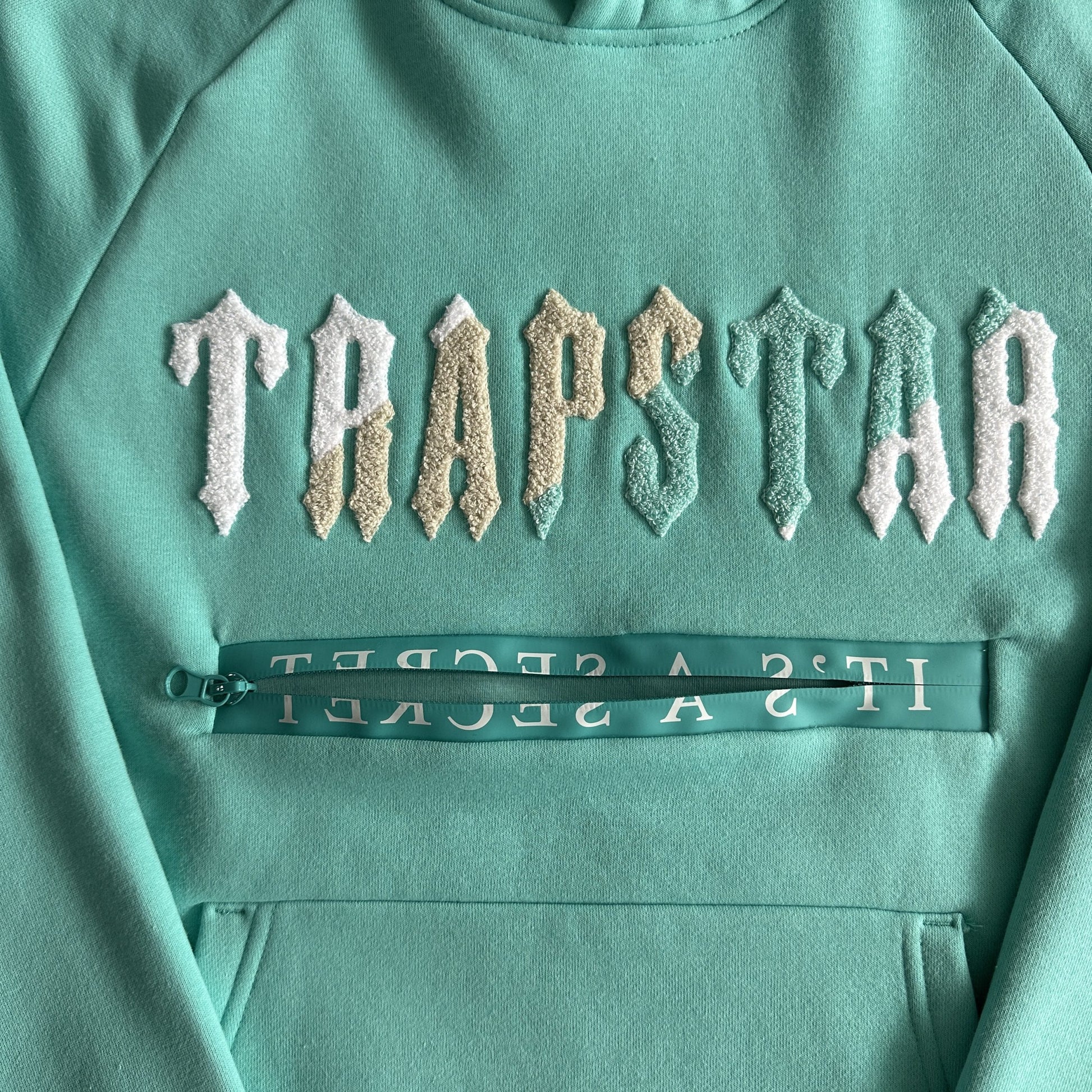 Trapstar Trening Tiffany Albastru - prezentare produs