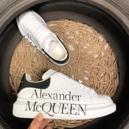 Alexander McQueen M03 - prezentare produs