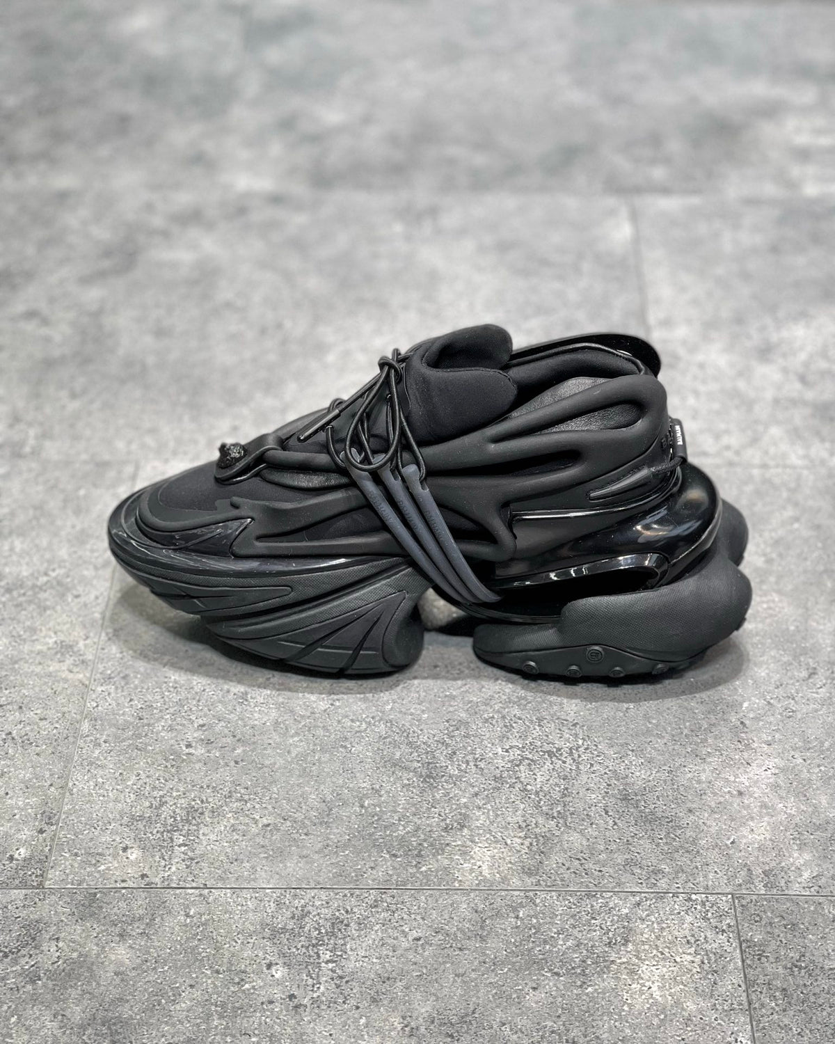 Balmain Unicorn Negru - prezentare produs