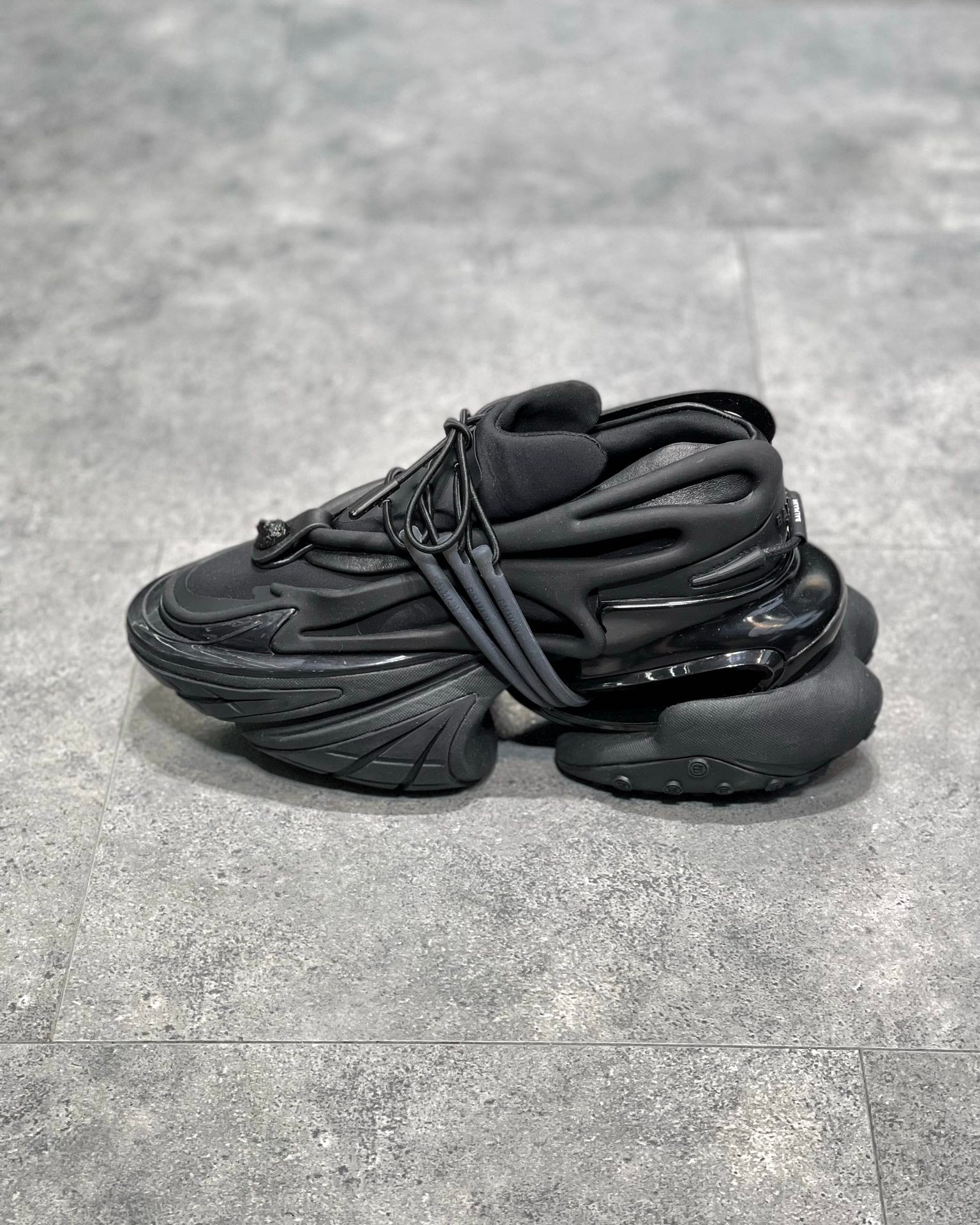 Balmain Unicorn Negru - prezentare produs