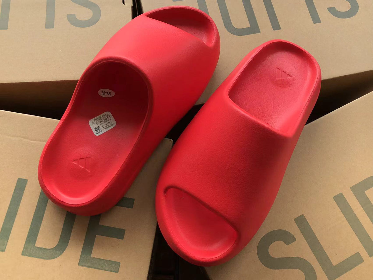 Adidas Yeezy Slapi Roșu - prezentare produs