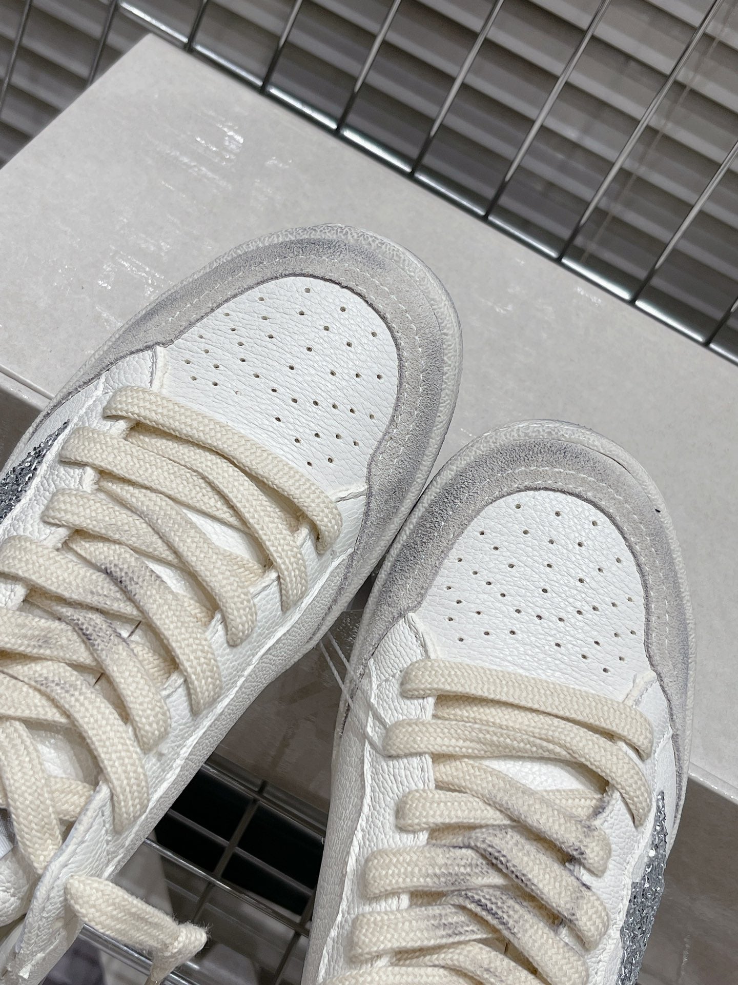 Golden Goose Deluxe G69 Pantofi sport - prezentare produs
