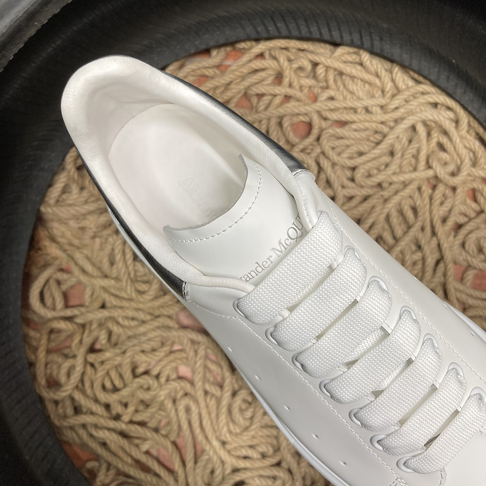 Alexander McQueen Argintiu Pantofi sport - prezentare produs