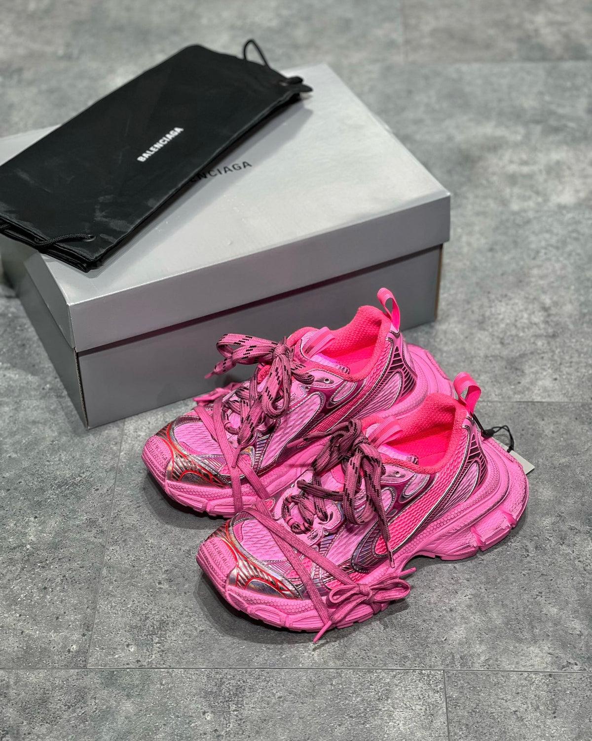 Balenciaga 3XL Roz - prezentare produs