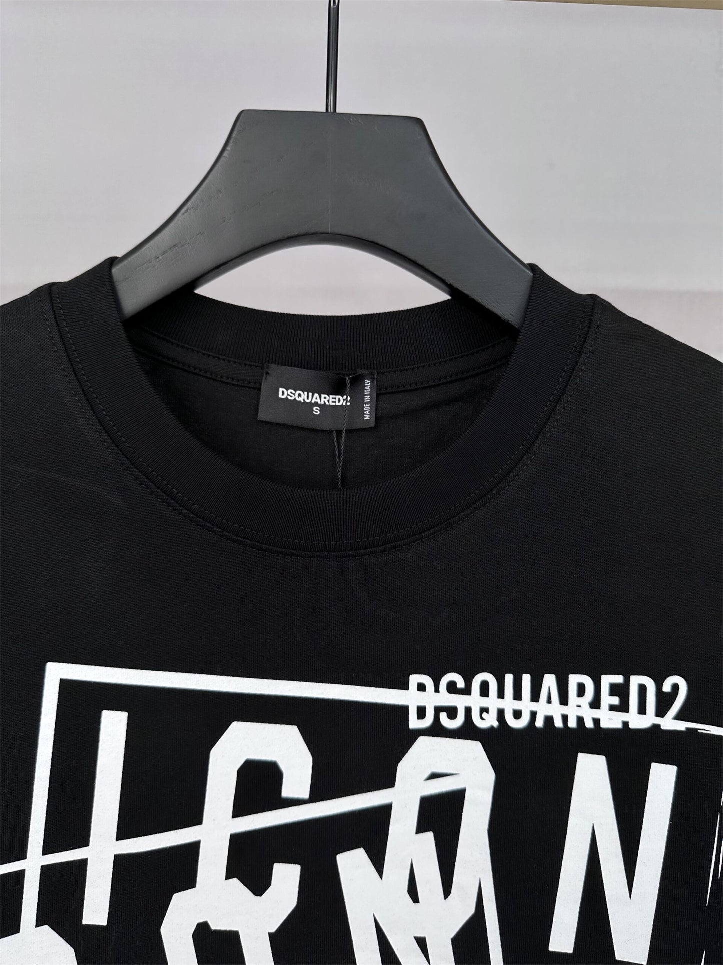 Dsquared2 T Cămașă Dt019 - prezentare produs