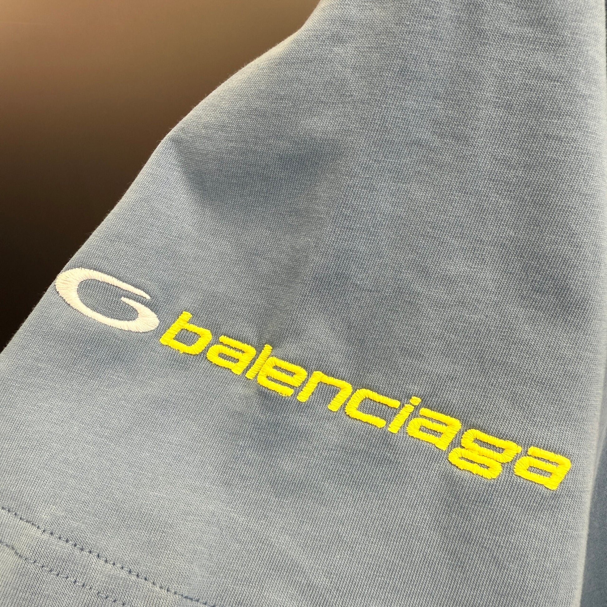 Balenciaga T Cămașă Exclusive - prezentare produs