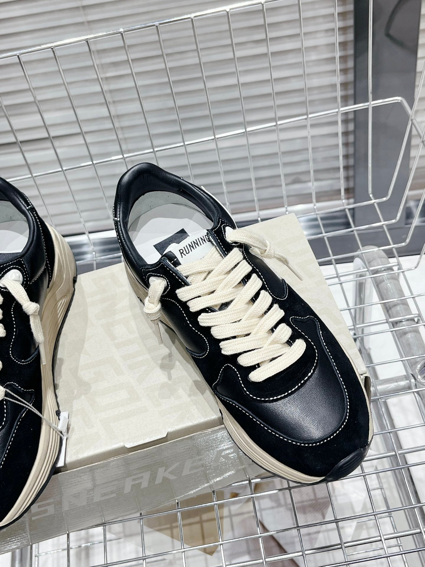 Golden Goose Deluxe G55 - prezentare produs