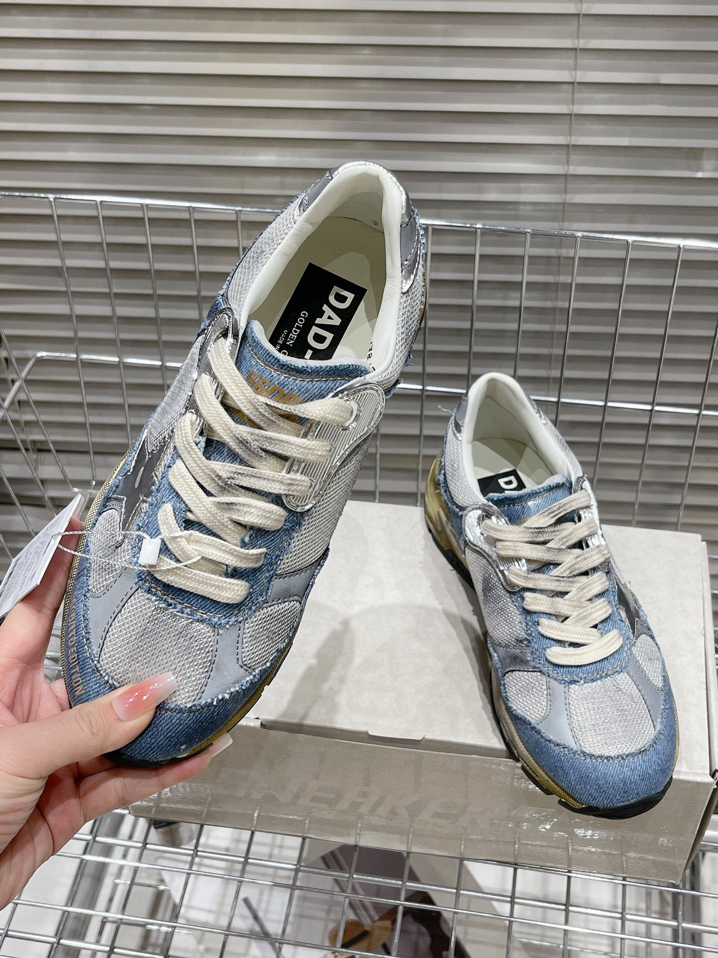 Golden Goose Deluxe G66 Pantofi sport - prezentare produs