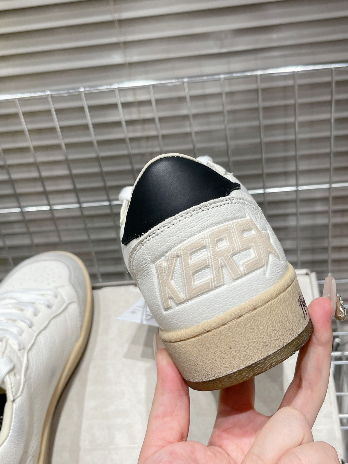 Golden Goose Deluxe G16 Pantofi sport - prezentare produs