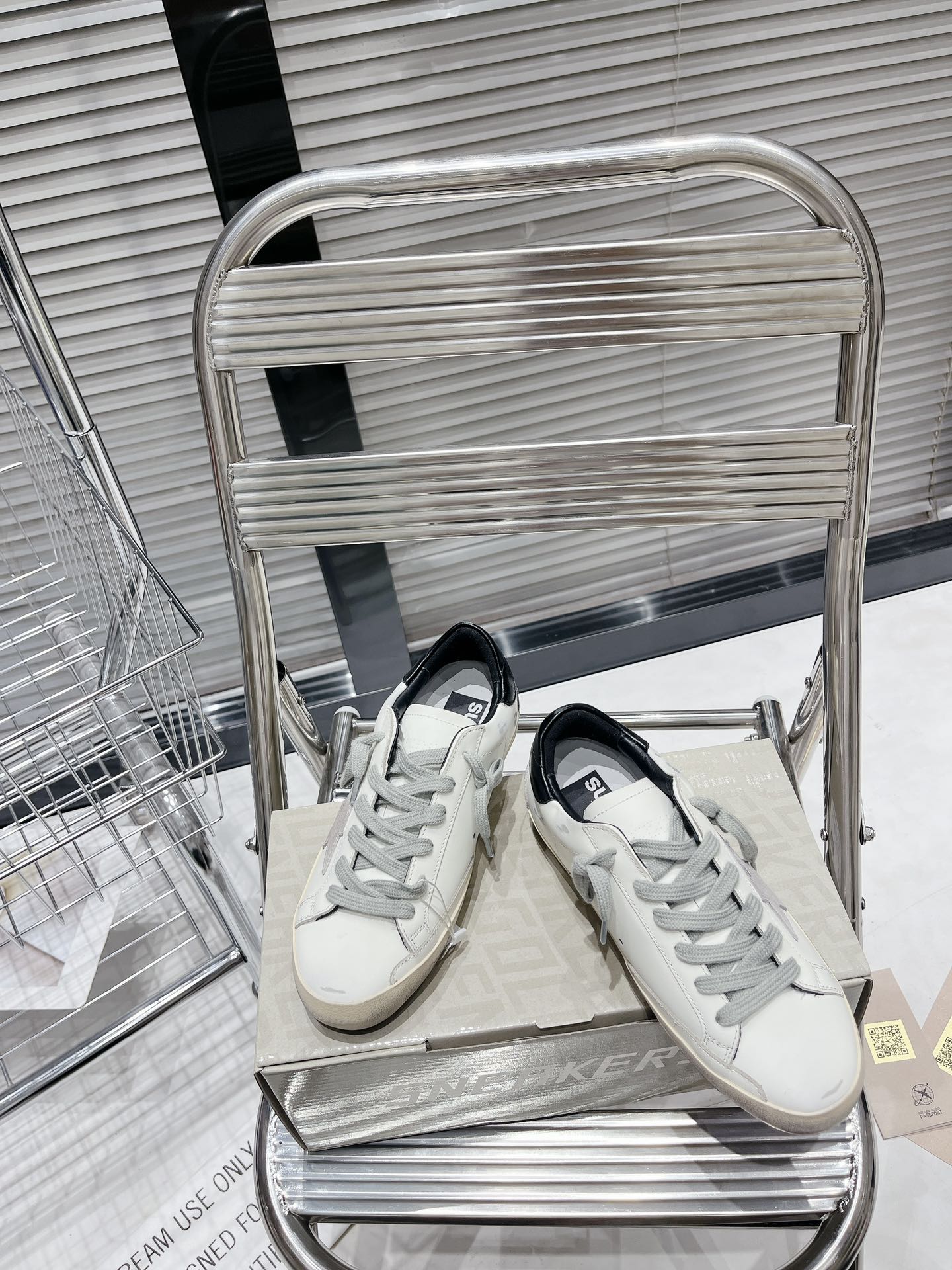 Golden Goose Deluxe G48 Pantofi sport - prezentare produs