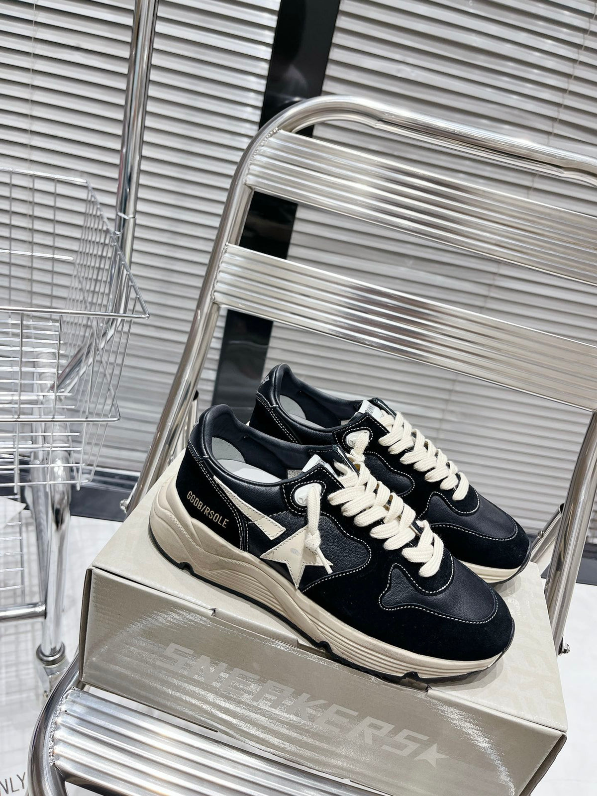Golden Goose Deluxe G55 Pantofi sport - prezentare produs