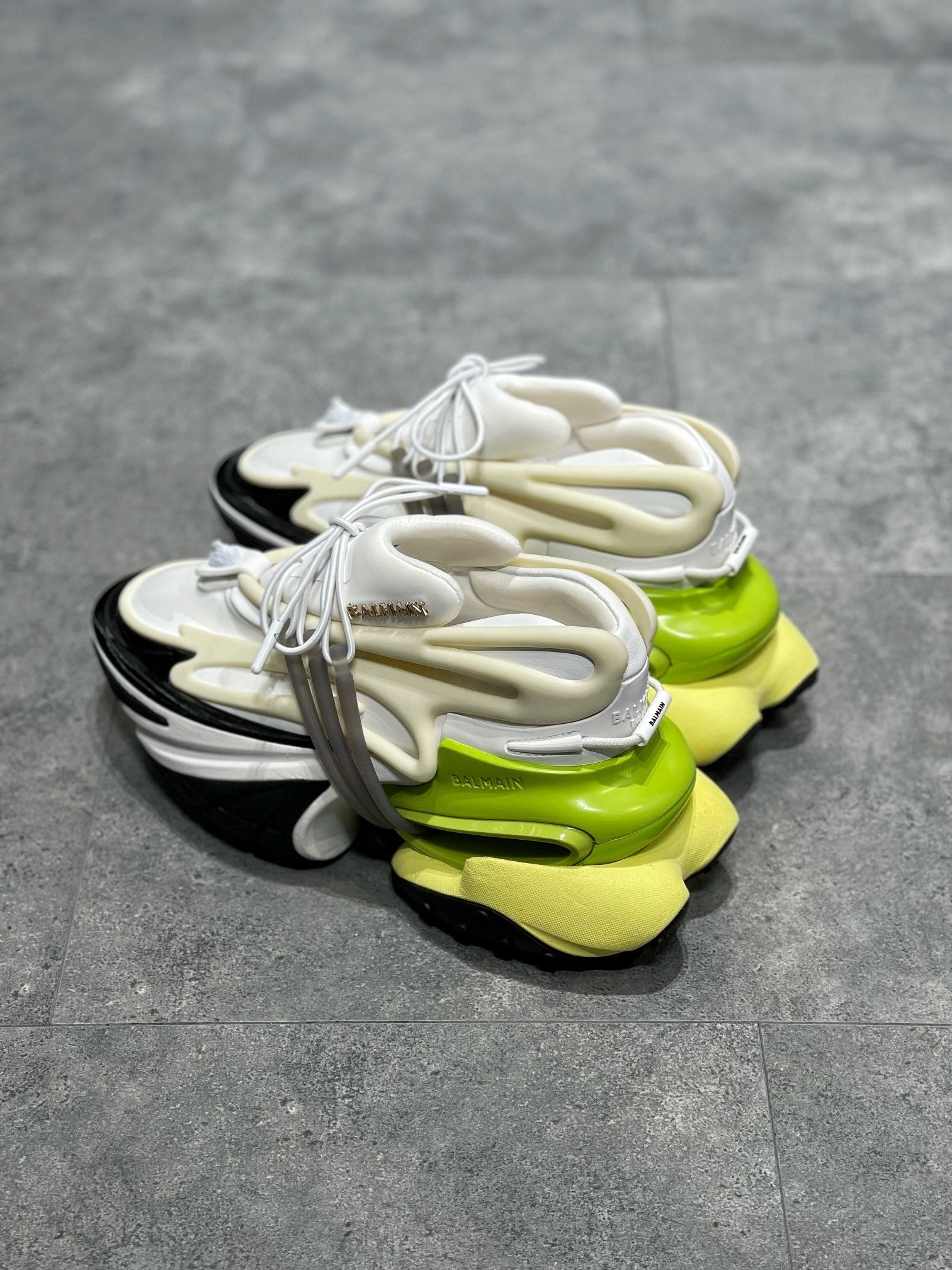 Balmain Unicorn Alb Verde - prezentare produs