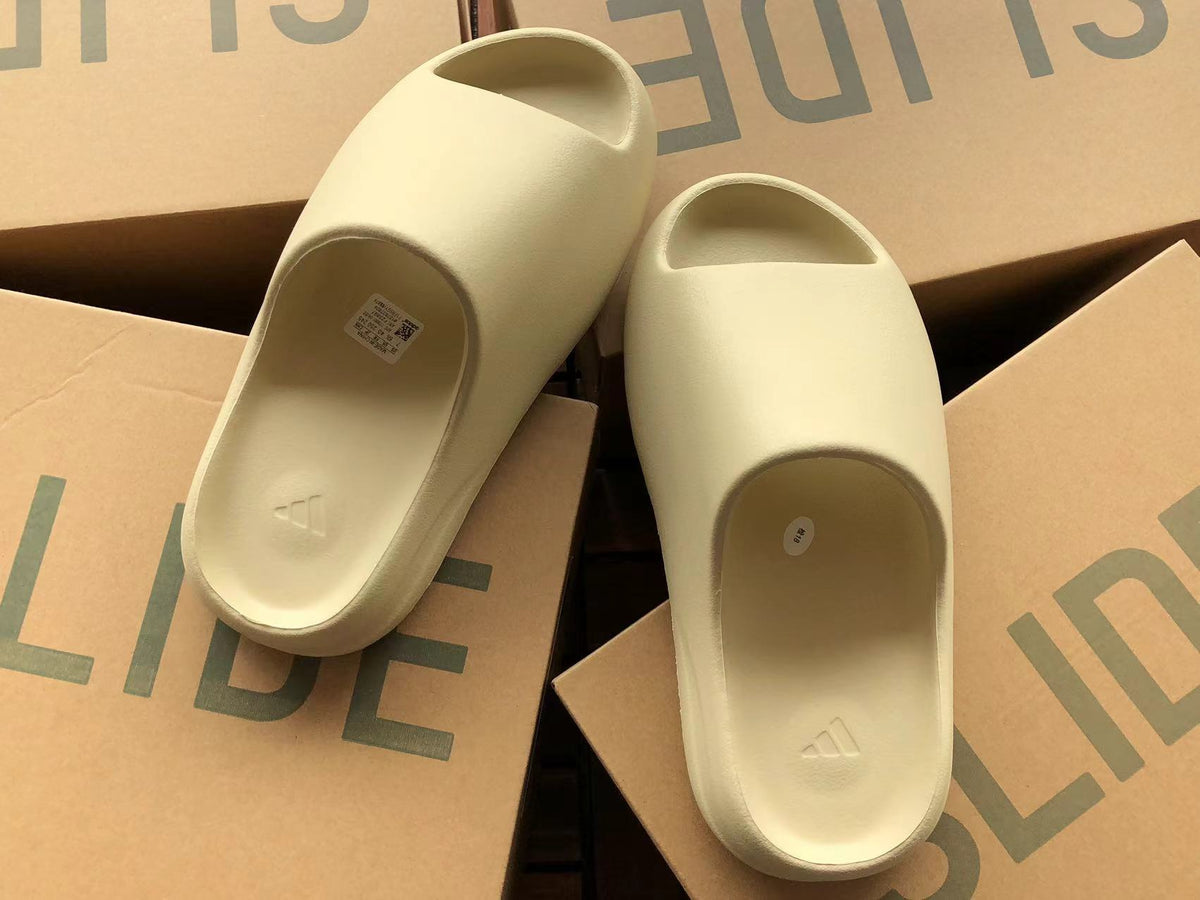 Adidas Yeezy Slapi Crem - prezentare produs