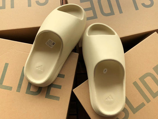 Adidas Yeezy Slapi Crem - prezentare produs
