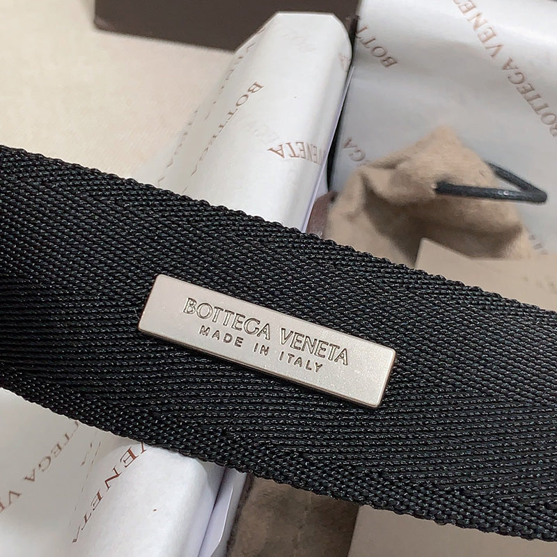 Bottega Veneta Curea - prezentare produs
