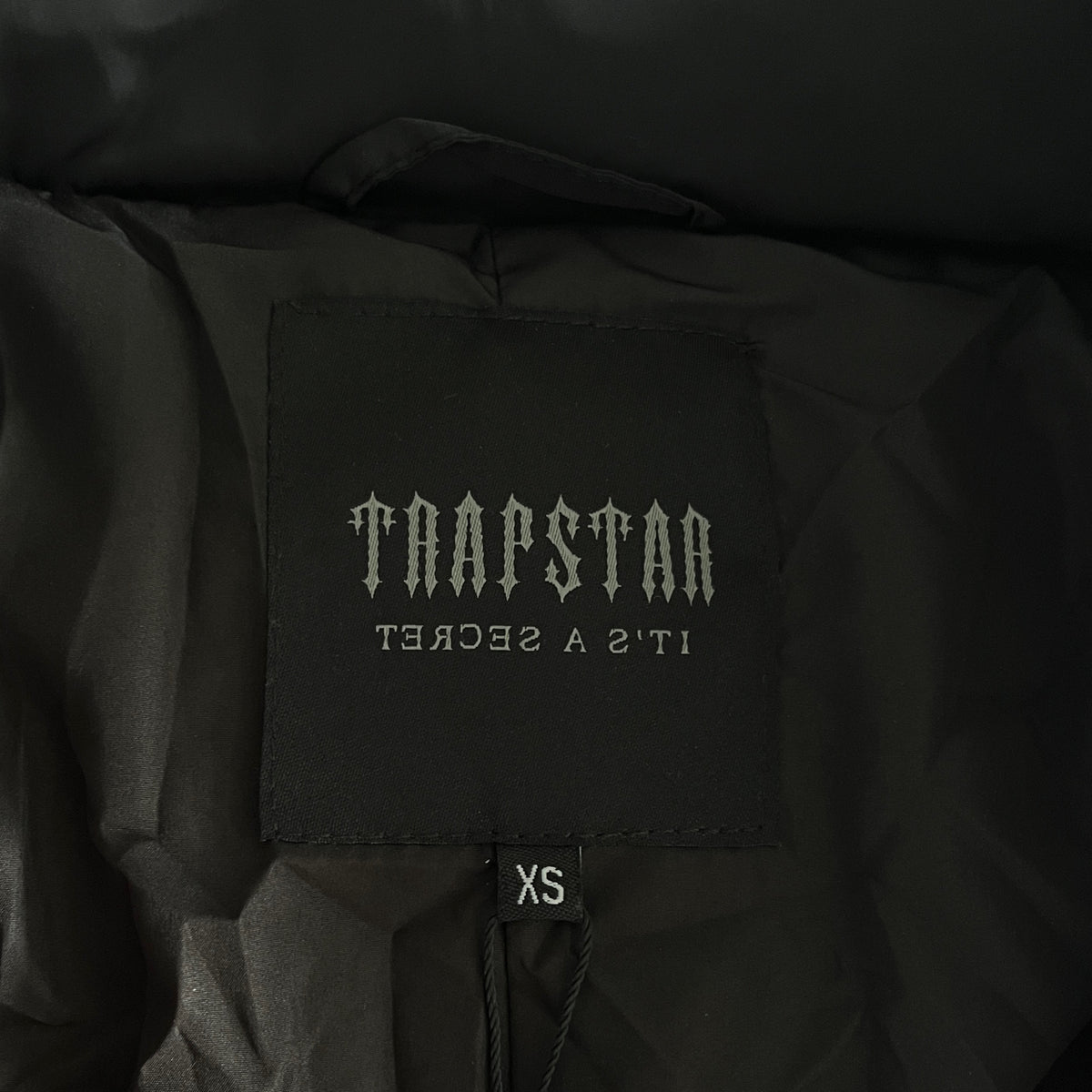 Trapstar Hyperdrive Puffer Geacă Negru Roșu Alb - prezentare produs