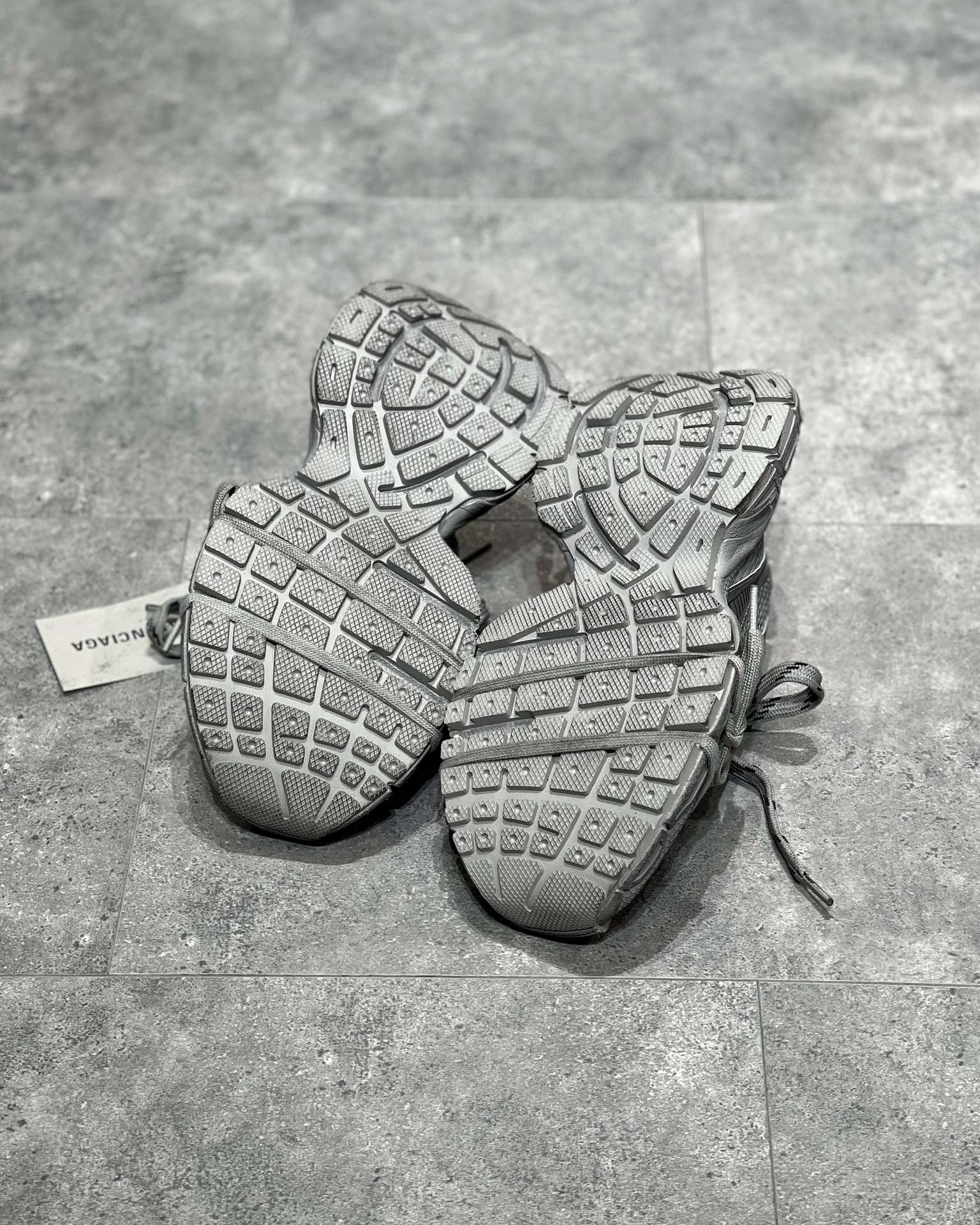 Balenciaga 3XL Gri Pantofi sport - prezentare produs