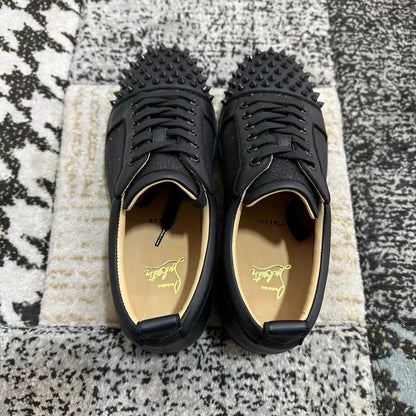 Christian Louboutin Low Negru Shiny Spikes - prezentare produs