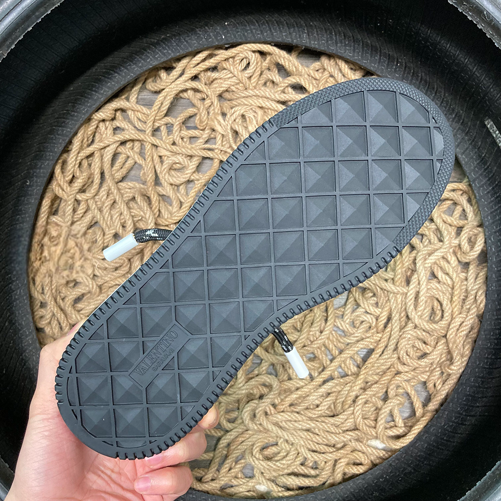 Valentino One Stud Alb Negru - prezentare produs