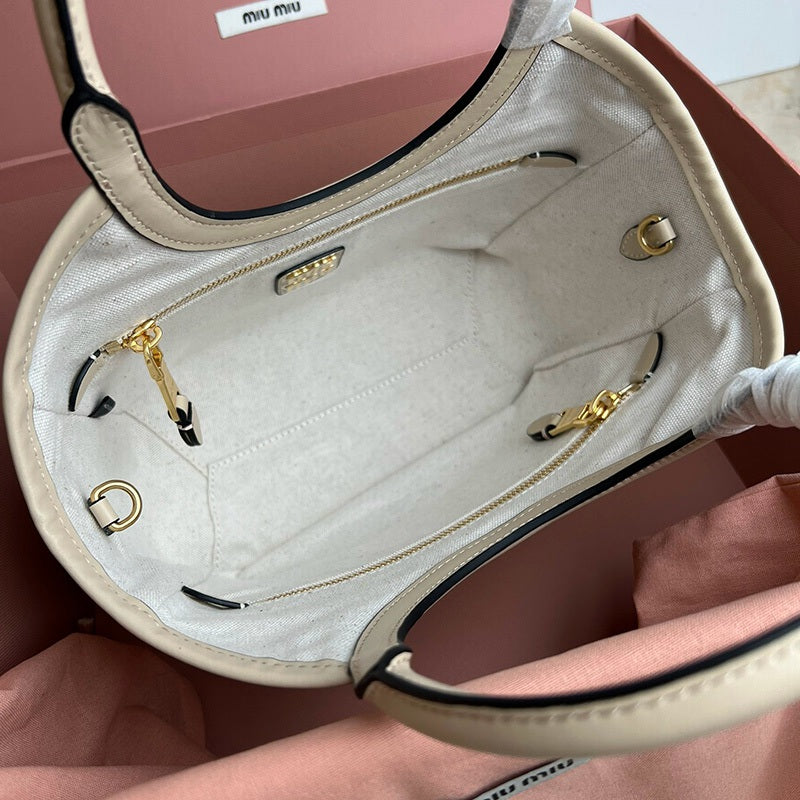 Miu Miu Geantă Exclusive - prezentare produs