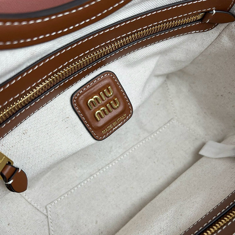 Miu Miu Geantă Exclusive - prezentare produs