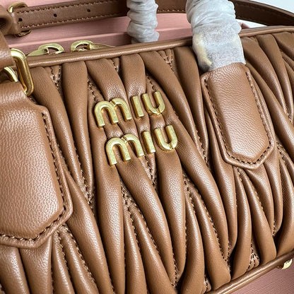 Miu Miu Geantă Exclusive - prezentare produs