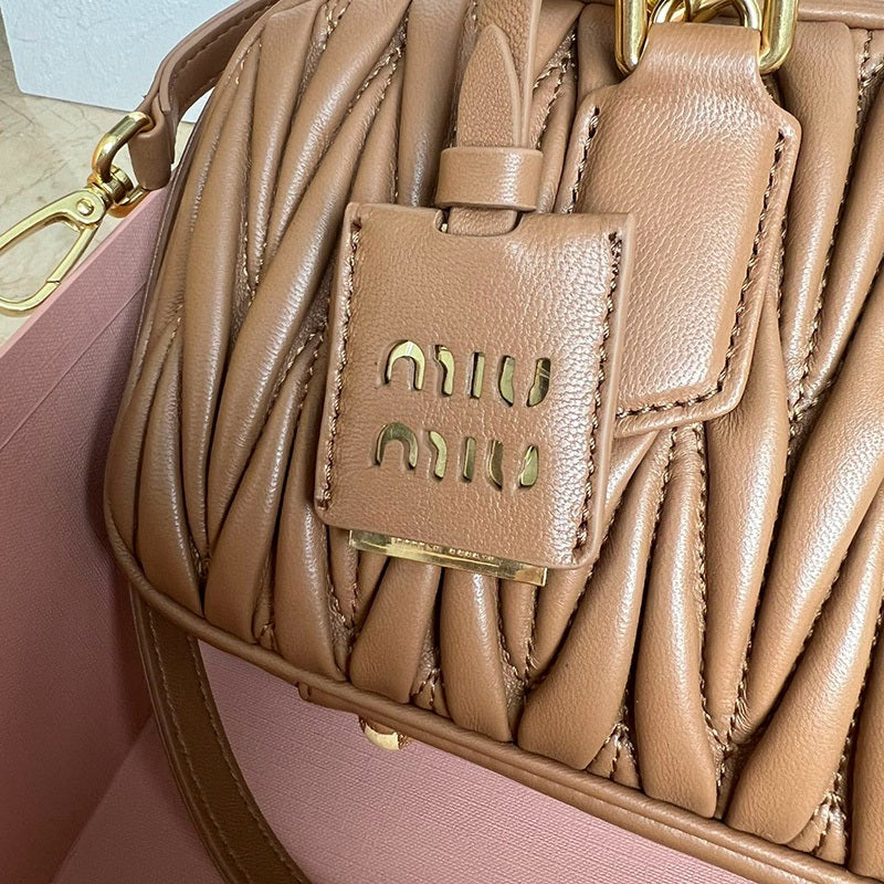 Miu Miu Geantă Exclusive - prezentare produs