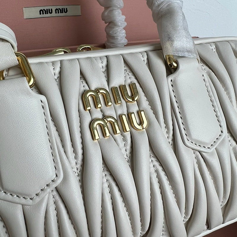 Miu Miu Geantă Exclusive - prezentare produs