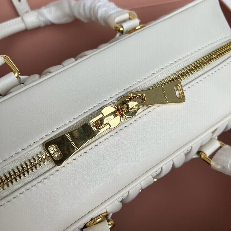 Miu Miu Geantă Exclusive - prezentare produs