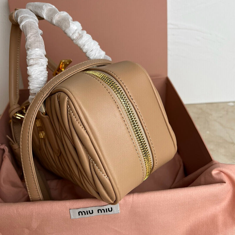 Miu Miu Geantă Exclusive - prezentare produs