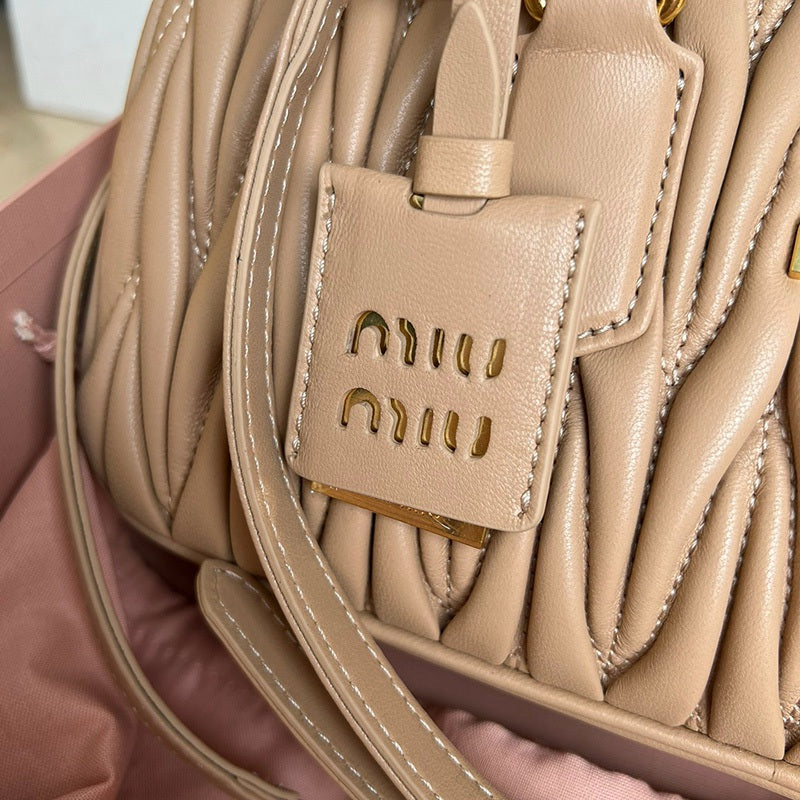 Miu Miu Geantă Exclusive - prezentare produs