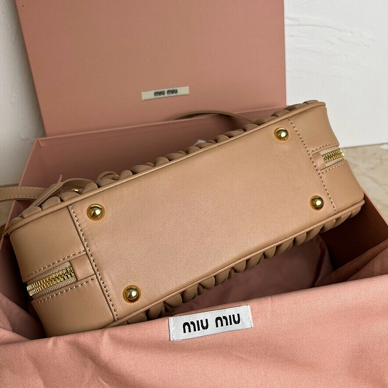 Miu Miu Geantă Exclusive - prezentare produs