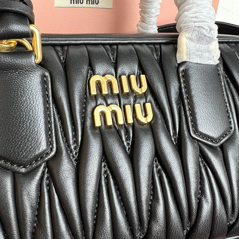 Miu Miu Geantă Exclusive - prezentare produs