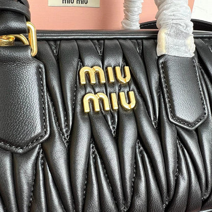 Miu Miu Geantă Exclusive - prezentare produs