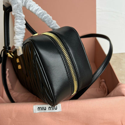 Miu Miu Geantă Exclusive - prezentare produs