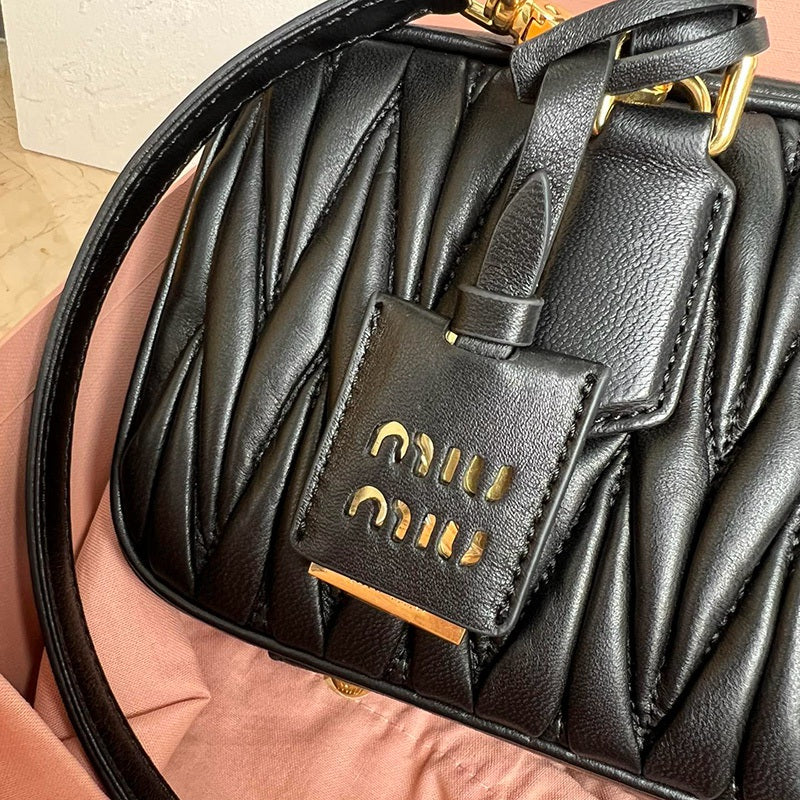 Miu Miu Geantă Exclusive - prezentare produs