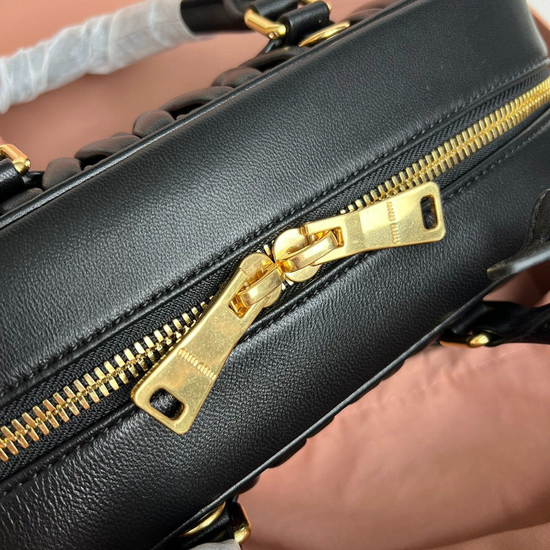 Miu Miu Geantă Exclusive - prezentare produs