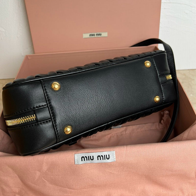 Miu Miu Geantă Exclusive - prezentare produs
