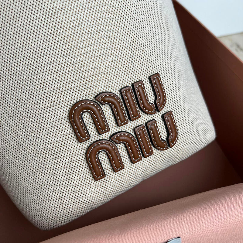 Miu Miu Geantă Exclusive - prezentare produs