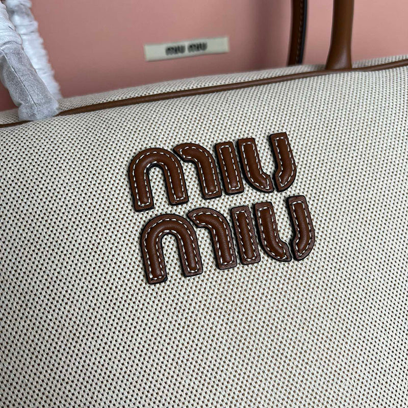 Miu Miu Geantă Exclusive - prezentare produs
