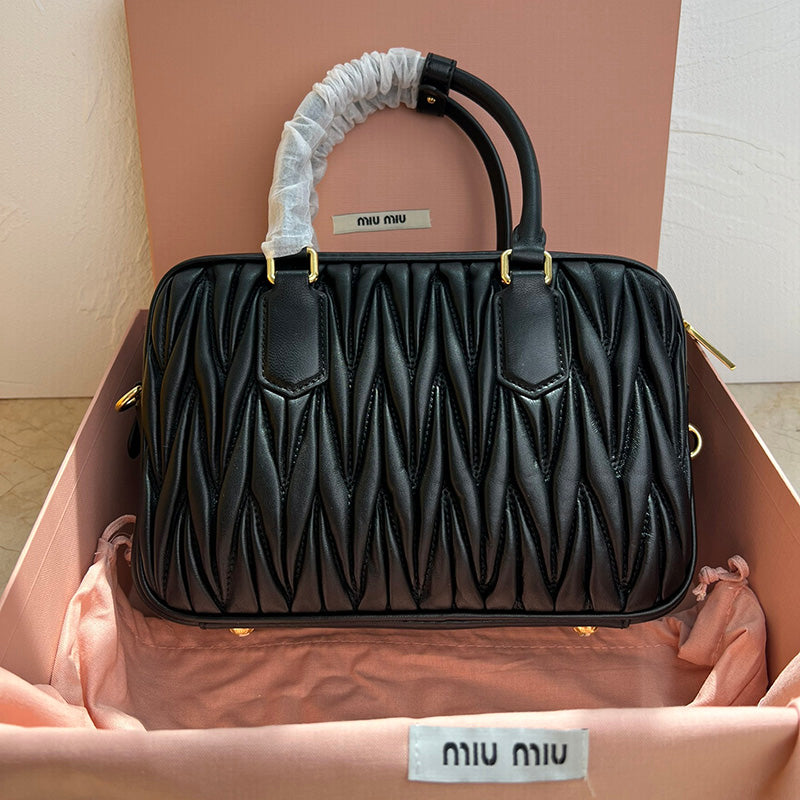 Miu Miu Geantă Exclusive - prezentare produs