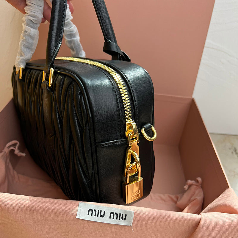 Miu Miu Geantă Exclusive - prezentare produs