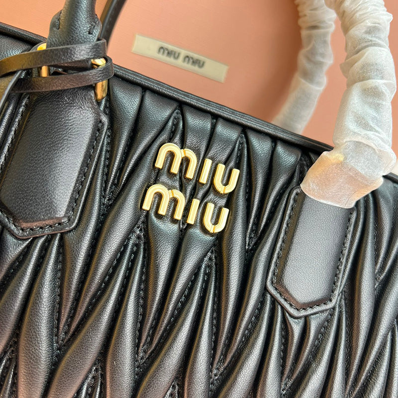 Miu Miu Geantă Exclusive - prezentare produs